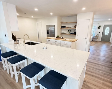 948 Canal Circle - Photo Thumbnail 2