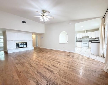 407 Ivy Way - Photo Thumbnail 5