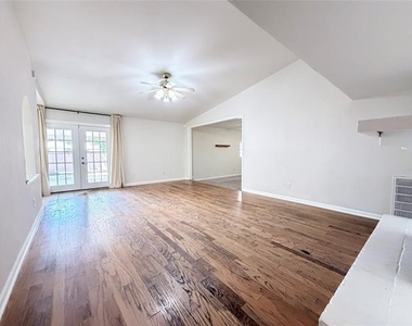 407 Ivy Way - Photo Thumbnail 3