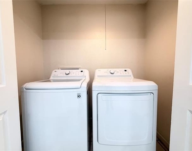 407 Ivy Way - Photo Thumbnail 9