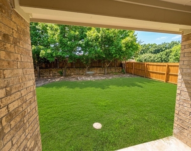 2929 Brazos Drive - Photo Thumbnail 15