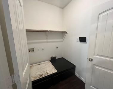 2929 Brazos Drive - Photo Thumbnail 4