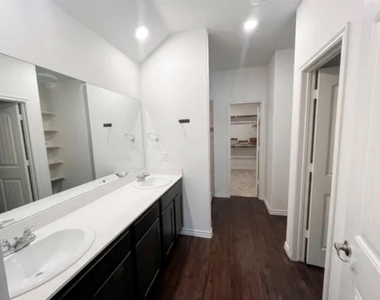 2929 Brazos Drive - Photo Thumbnail 8