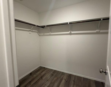 405 Laurenbrooke Drive - Photo Thumbnail 2