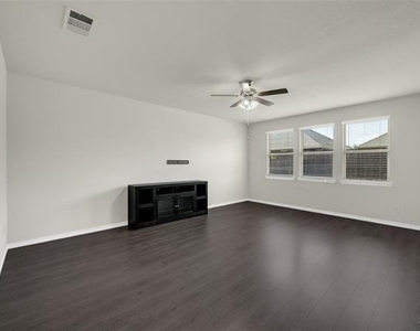 1117 Goldfinch Drive - Photo Thumbnail 9