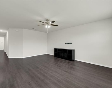 1117 Goldfinch Drive - Photo Thumbnail 8