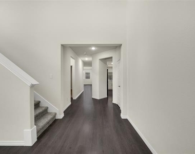 1117 Goldfinch Drive - Photo Thumbnail 17