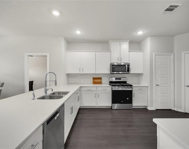 1117 Goldfinch Drive - Photo Thumbnail 4