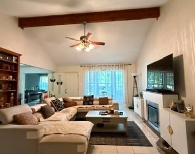 1824 Briar Run - Photo Thumbnail 5