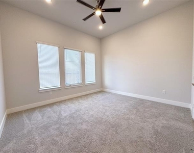 3180 Misty Forest Way - Photo Thumbnail 8