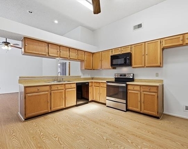 559 Lee Drive - Photo Thumbnail 5