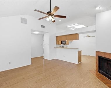 559 Lee Drive - Photo Thumbnail 2