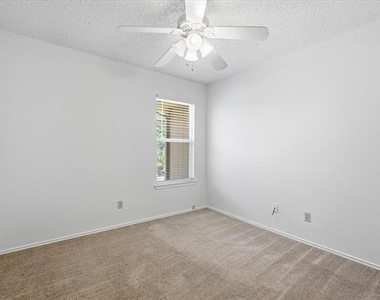 559 Lee Drive - Photo Thumbnail 10