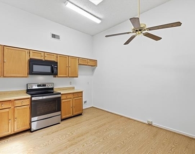 559 Lee Drive - Photo Thumbnail 4