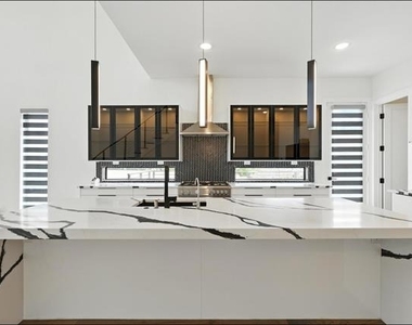 3523 N Versailles Avenue - Photo Thumbnail 26