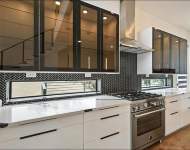 3523 N Versailles Avenue - Photo Thumbnail 22