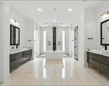3523 N Versailles Avenue - Photo Thumbnail 33