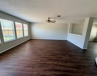 1582 Brookstone Drive - Photo Thumbnail 4