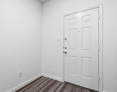 2106 Meadow Park Drive - Photo Thumbnail 2