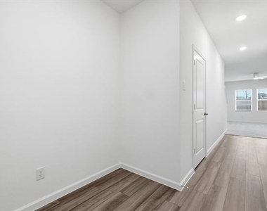 2106 Meadow Park Drive - Photo Thumbnail 3