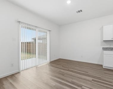 2106 Meadow Park Drive - Photo Thumbnail 9