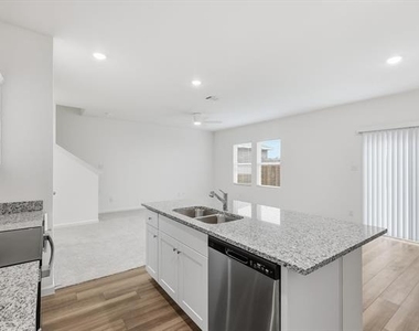 2106 Meadow Park Drive - Photo Thumbnail 14