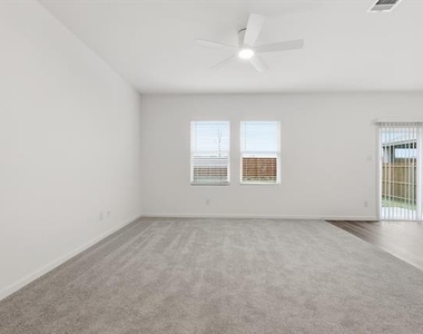2106 Meadow Park Drive - Photo Thumbnail 6