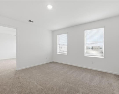 2106 Meadow Park Drive - Photo Thumbnail 16