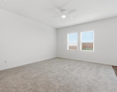 2106 Meadow Park Drive - Photo Thumbnail 5
