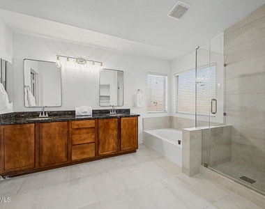 8805 W Alex Avenue - Photo Thumbnail 9