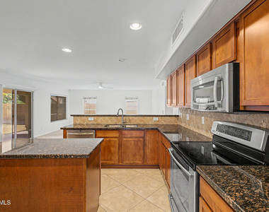 8805 W Alex Avenue - Photo Thumbnail 8