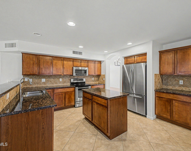8805 W Alex Avenue - Photo Thumbnail 7