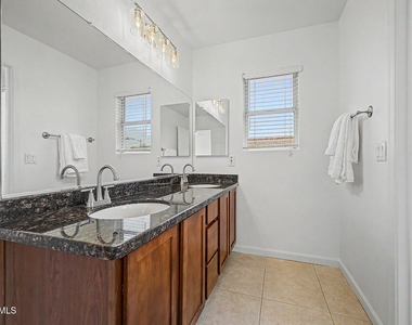8805 W Alex Avenue - Photo Thumbnail 5