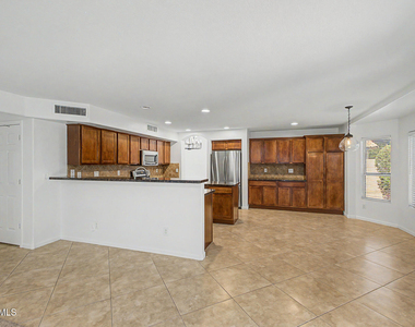 8805 W Alex Avenue - Photo Thumbnail 6