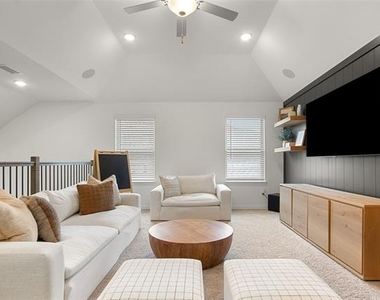 1429 Ross Avenue - Photo Thumbnail 10