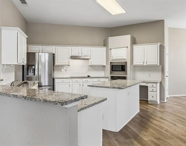 3313 Heatherbrook Drive - Photo Thumbnail 5