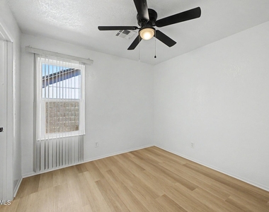 7119 W Krall Street - Photo Thumbnail 11