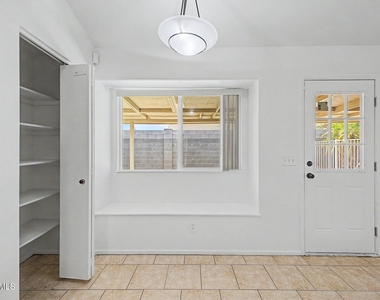 7119 W Krall Street - Photo Thumbnail 4