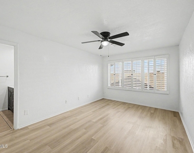 7119 W Krall Street - Photo Thumbnail 8