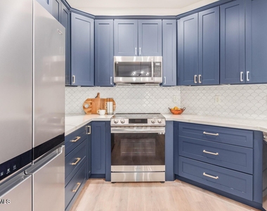 8800 N 107th Avenue - Photo Thumbnail 4