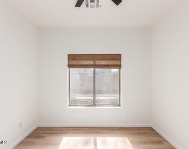 8800 N 107th Avenue - Photo Thumbnail 23
