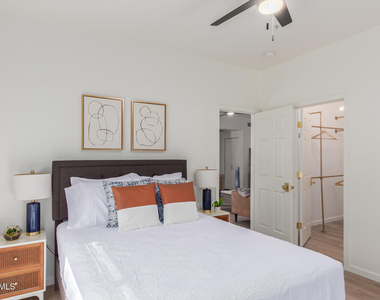 8800 N 107th Avenue - Photo Thumbnail 15