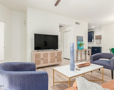 8800 N 107th Avenue - Photo Thumbnail 7