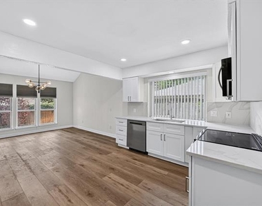 4610 Bellefontaine Court - Photo Thumbnail 5