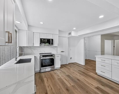 4610 Bellefontaine Court - Photo Thumbnail 7