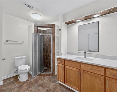4610 Bellefontaine Court - Photo Thumbnail 12