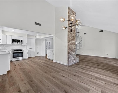 4610 Bellefontaine Court - Photo Thumbnail 2