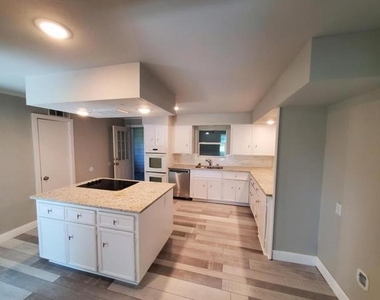 503 E 13th Street - Photo Thumbnail 7