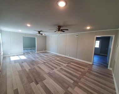 503 E 13th Street - Photo Thumbnail 4