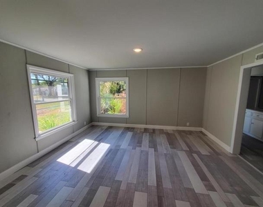 503 E 13th Street - Photo Thumbnail 6